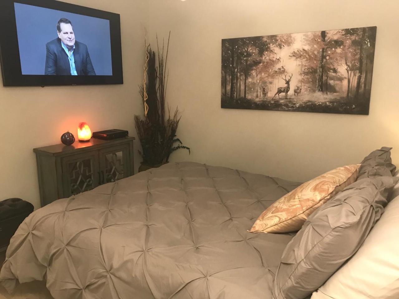 Home Sweet Condo Калгари Экстерьер фото