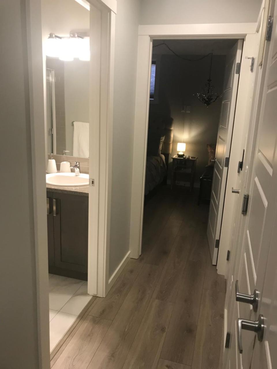 Home Sweet Condo Калгари Экстерьер фото