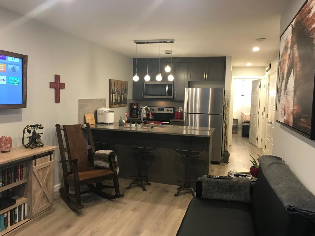 Home Sweet Condo Калгари Экстерьер фото